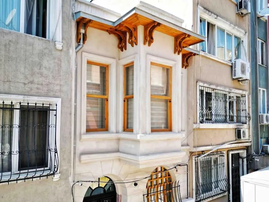 Refurbished Triplex In Taksim Villa Istanbul